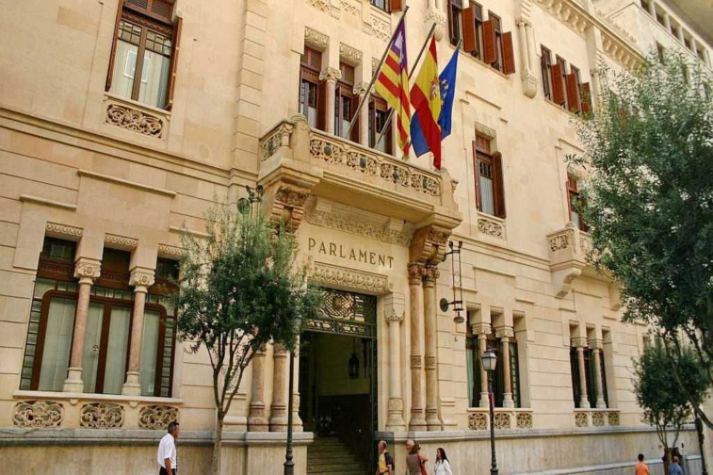 El Cercle Mallorquí, sede del Parlamento de las Islas Baleares, fue erigido en 1918