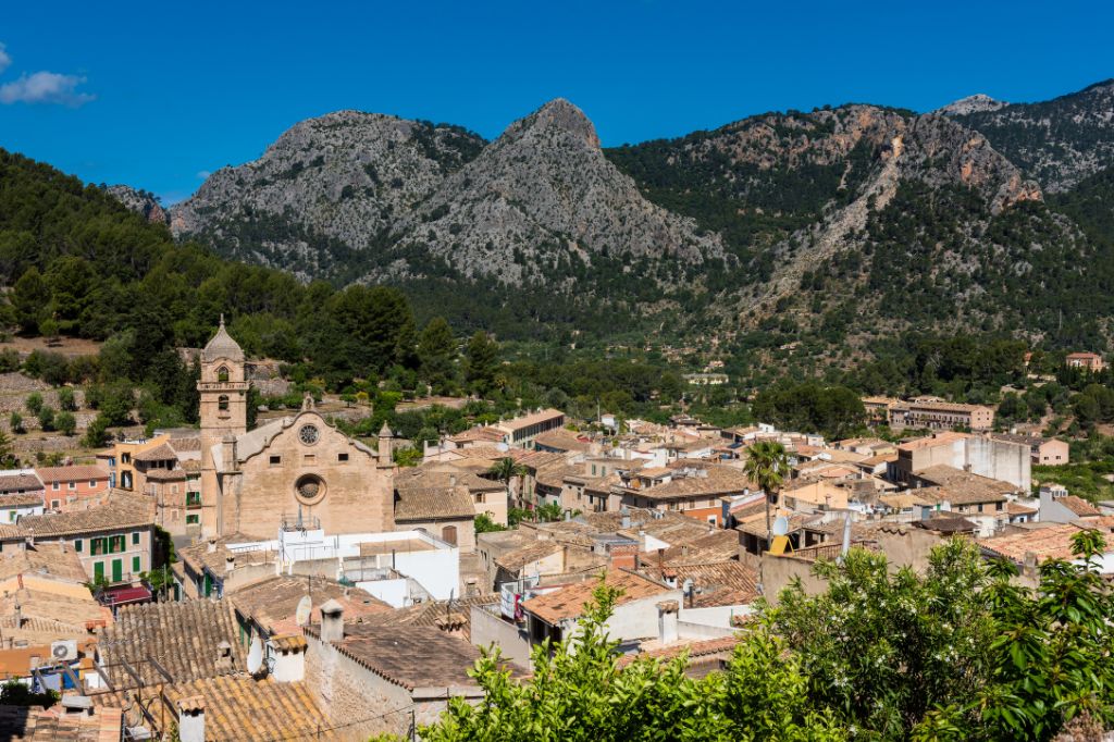 Vista de Bunyola, un pueblo en el noroeste de Mallorca