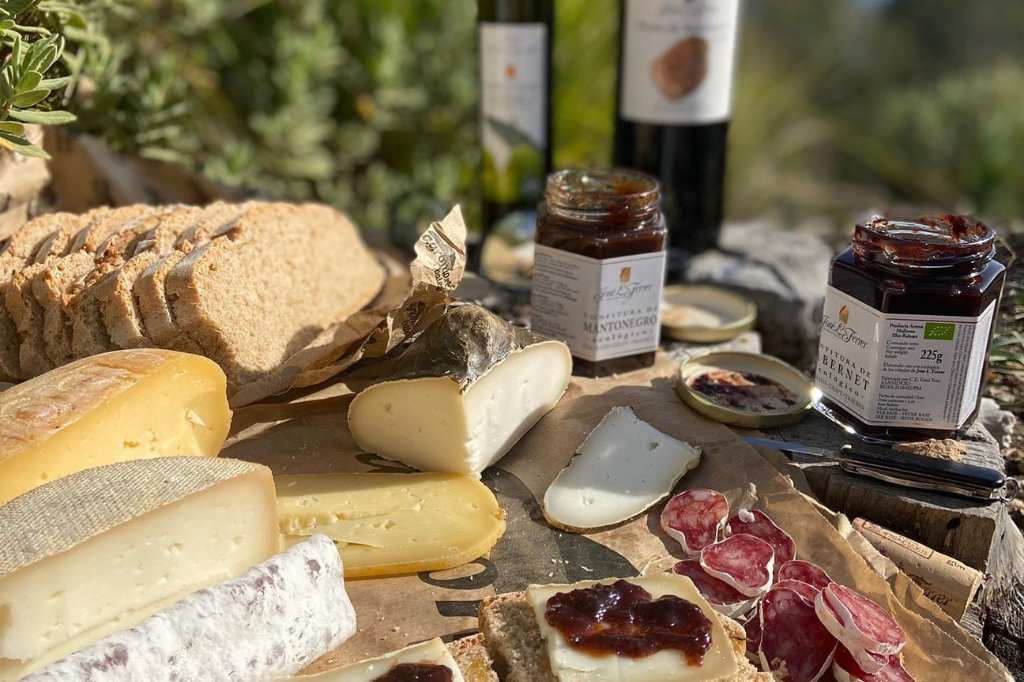 Vinos, quesos, embutidos son los productos tradicionales de Mallorca.