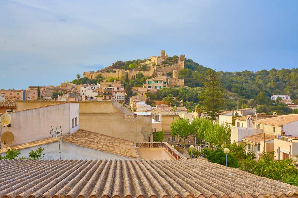 El Castillo de Capdepera es una fortaleza amurallada y uno de los castillos más grandes de Mallorca