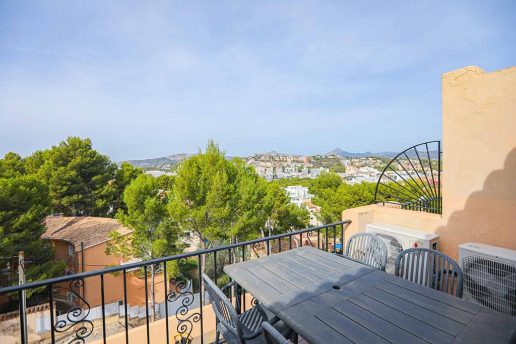 Vista panorámica de Santa Ponsa desde el balcón del apartamento en la residencia Kings Park