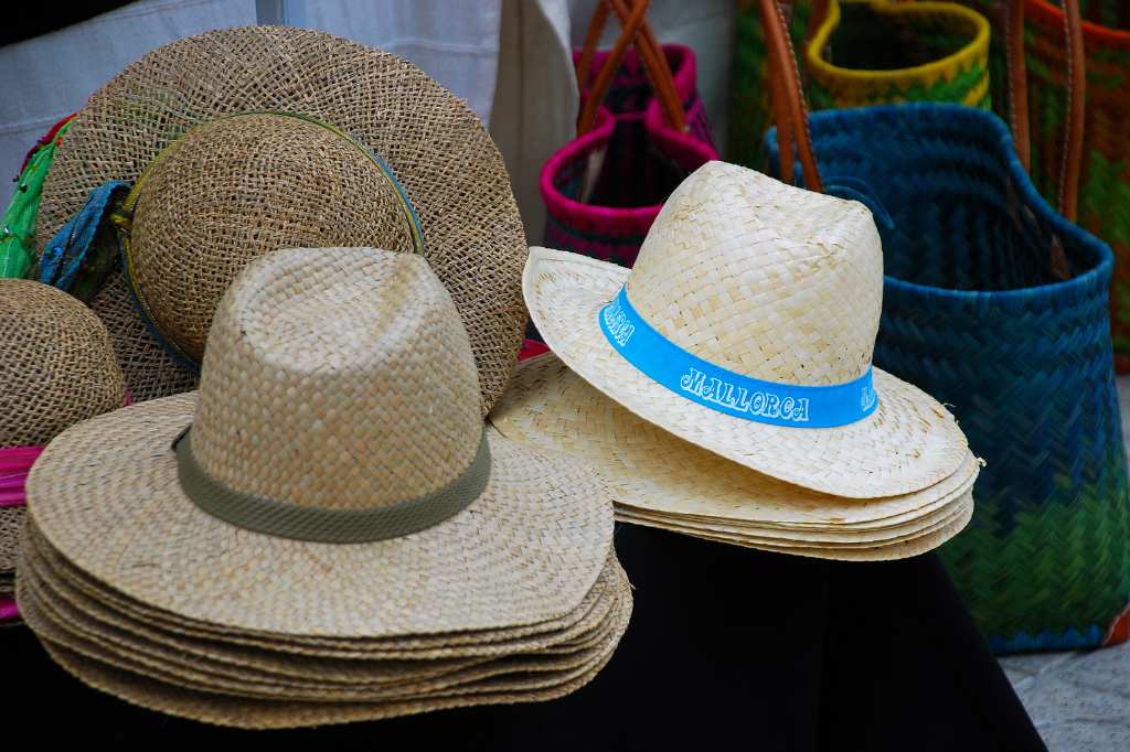 Los sombreros de paja hechos a mano son uno de los recuerdos turísticos más populares de Mallorca