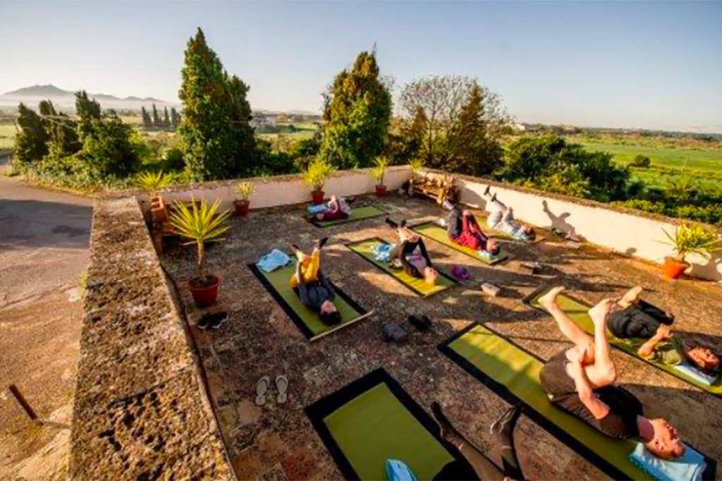 Clases de yoga en finca en Felanitx en Mallorca
