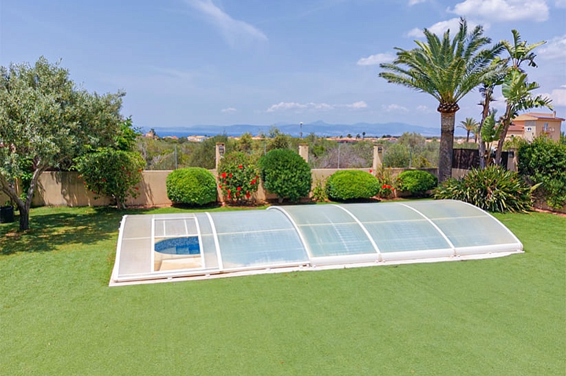 Preciosa villa familiar con piscina y jardín en Sa Torre
