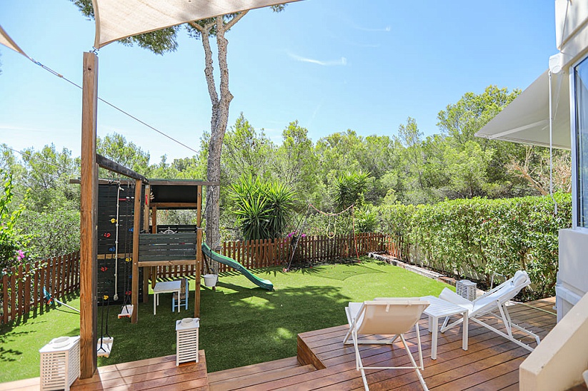 Apartamento de lujo con jardín y patio en Cas Catala