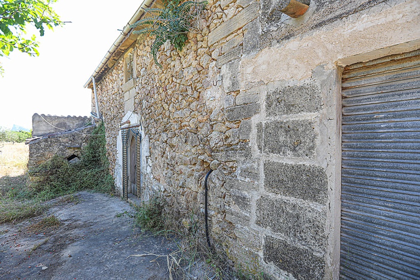 Antigua casa con una gran parcela de tierra en una ubicación exclusiva en Pollença