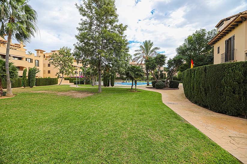 Precioso apartamento con jardín en una preciosa residencia en Puig de Ros