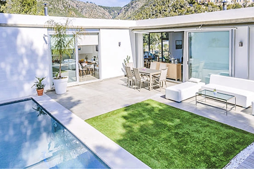 Villa moderna con piscina en Costa den Blanes
