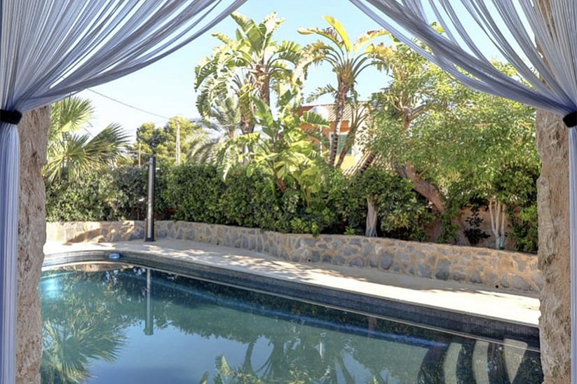 Acogedora villa familiar con jardín y piscina en El Toro