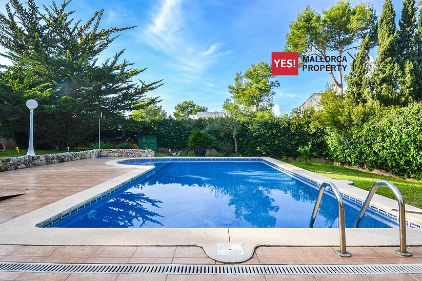 Se vende Villa en Nova Santa Ponsa (Mallorca). Con piscina y Jardín, en una prestigiosa zona tranquila. Superficie habitable de 307 metros cuadrados