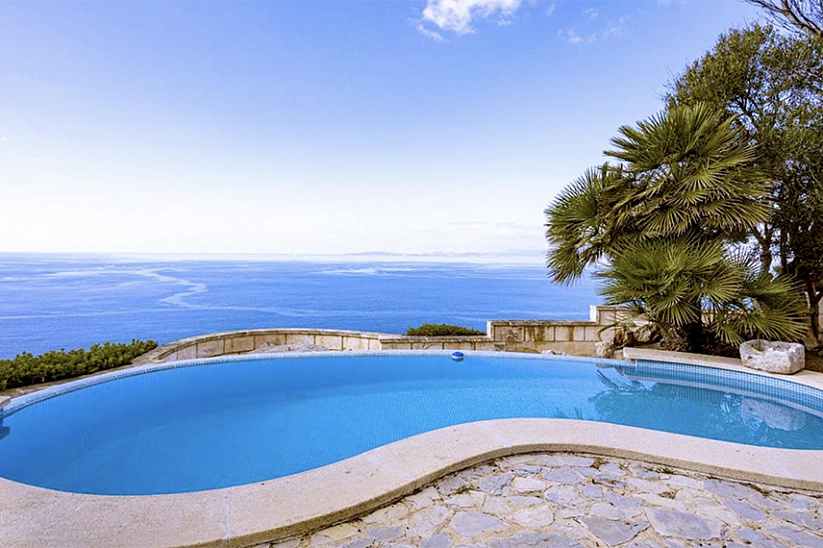 Villa de lujo con fantásticas vistas panorámicas al mar en Badia Azul