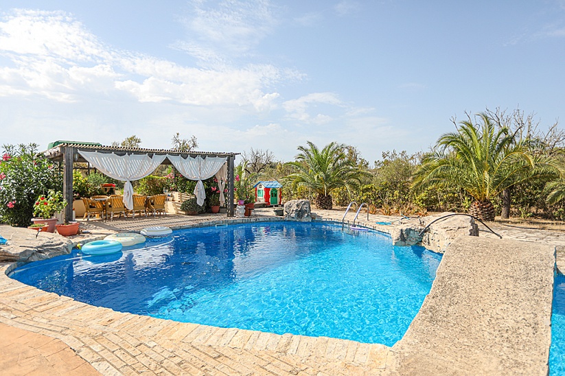 Villa con piscina y vistas a la montaña en Binissalem