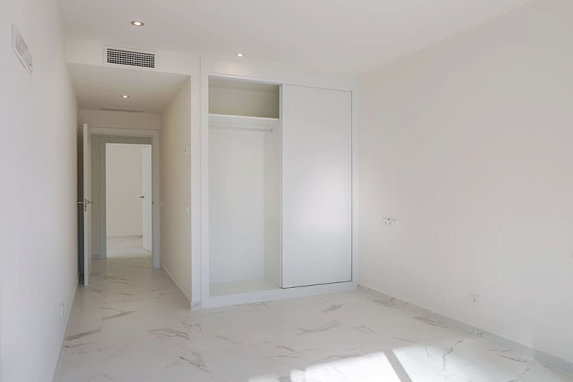 Hermoso apartamento nuevo en un prestigioso complejo en Nova Santa Ponsa