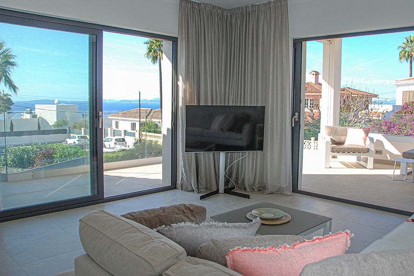 Gran villa de estilo moderno con vistas al mar en Sa Torre