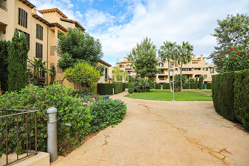 Precioso apartamento con jardín en una preciosa residencia en Puig de Ros