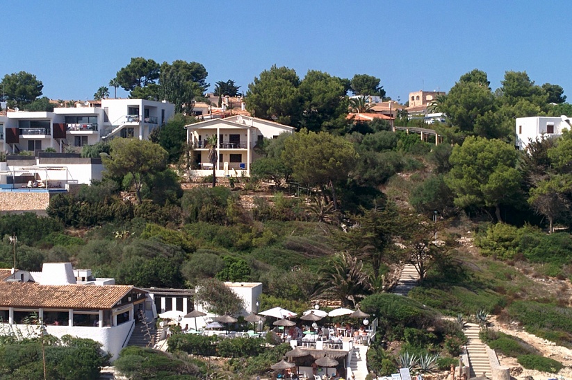 Villa con jardín y acceso a playa privada en Porto Cristo