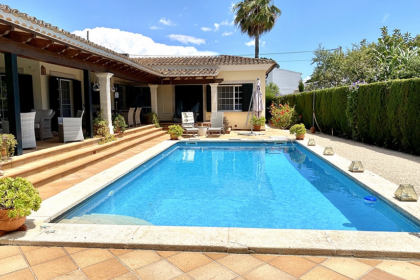 Hermosa villa familiar con jardín y piscina en una excelente ubicación en Marratxi, Sa Cabaneta