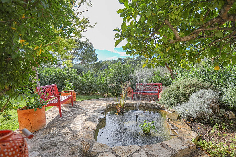 Finca de lujo con jardín y piscinas en Andratx