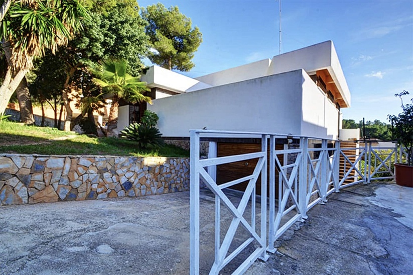 Villa con piscina a un paso de la playa en Santa Ponsa