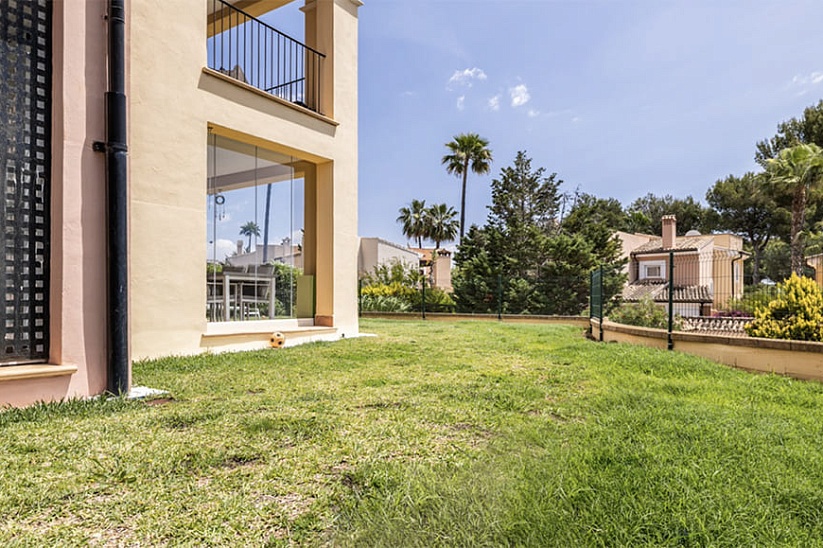 Precioso apartamento con jardín en una residencia de lujo en Nova Santa Ponsa