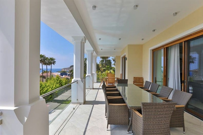 Preciosa villa moderna con vistas al mar en Nova Santa Ponsa