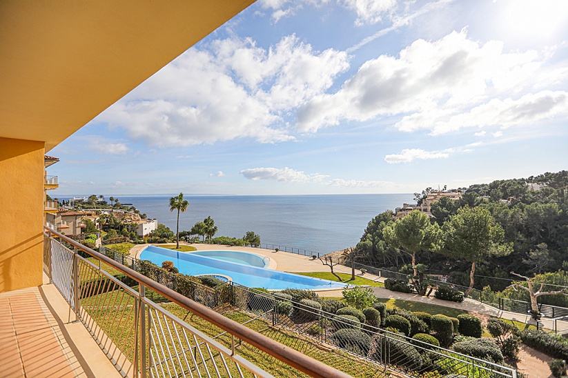 Apartamento de lujo en un exclusivo complejo con vistas al mar en Sol de Mallorca