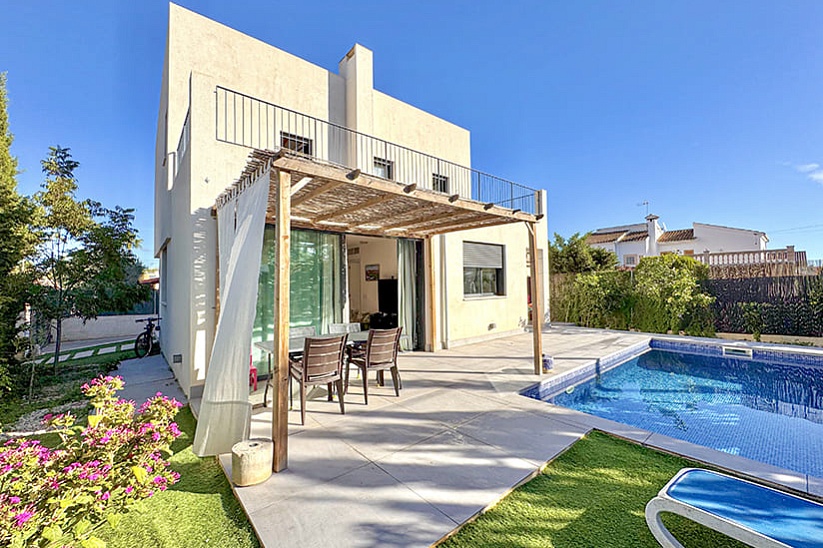 Casa moderna con piscina privada en Son Ferrer, cerca de Port Adriano