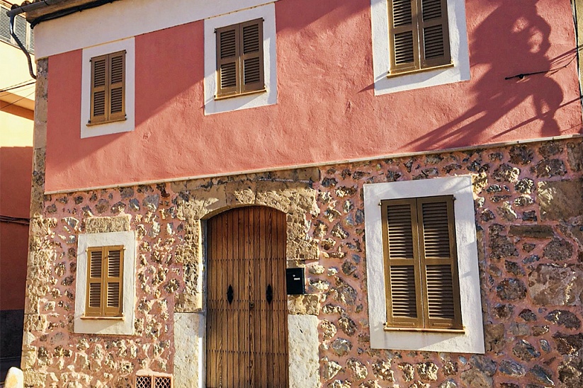 Casa tradicional con jardín en una zona histórica en Alaró