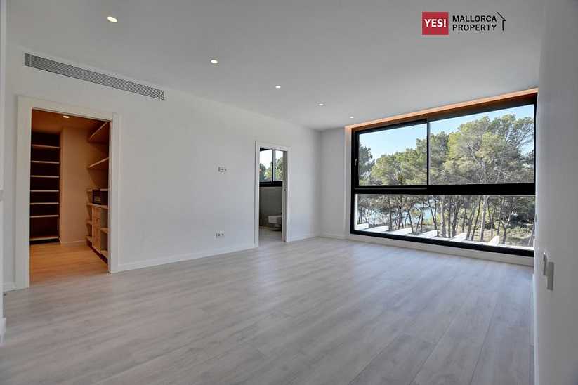 Moderna villa de nueva construcción con vistas al mar en Puig De Ros