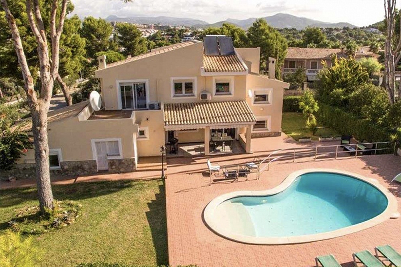 Preciosa villa mediterránea con piscina y jardín en Santa Ponsa