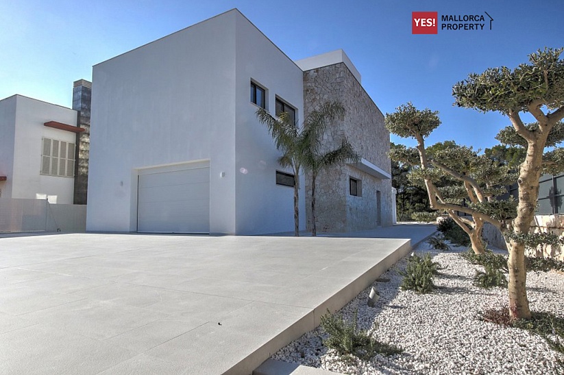 Moderna villa de nueva construcción con vistas al mar en Puig De Ros