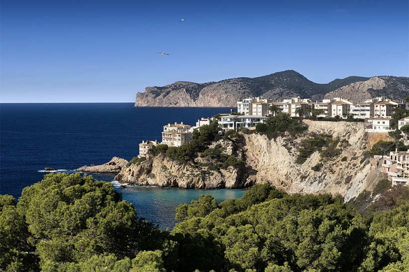 Exquisita villa con impresionantes vistas al mar y pista de tenis