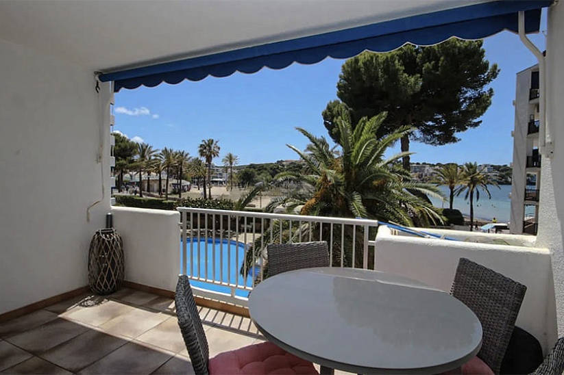 Apartamento en primera línea en Santa Ponsa con acceso directo a la playa