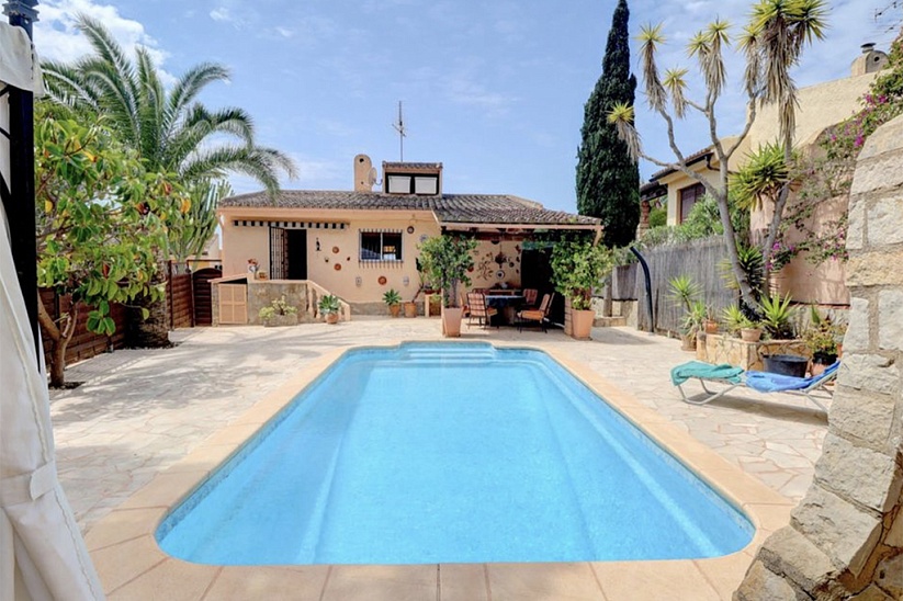 Villa familiar con piscina en Costa de la Calma