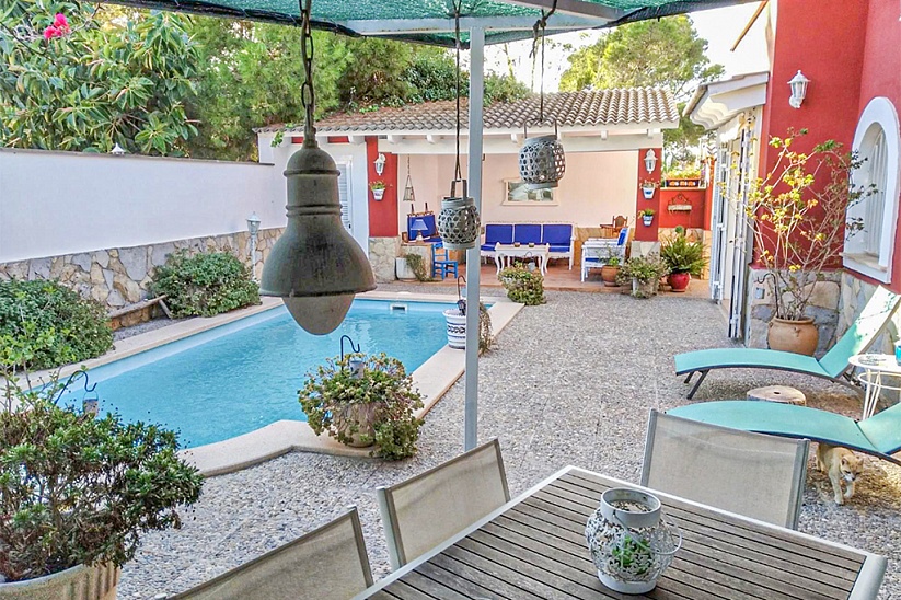 Acogedora villa con jardín y piscina en una zona tranquila en El Toro