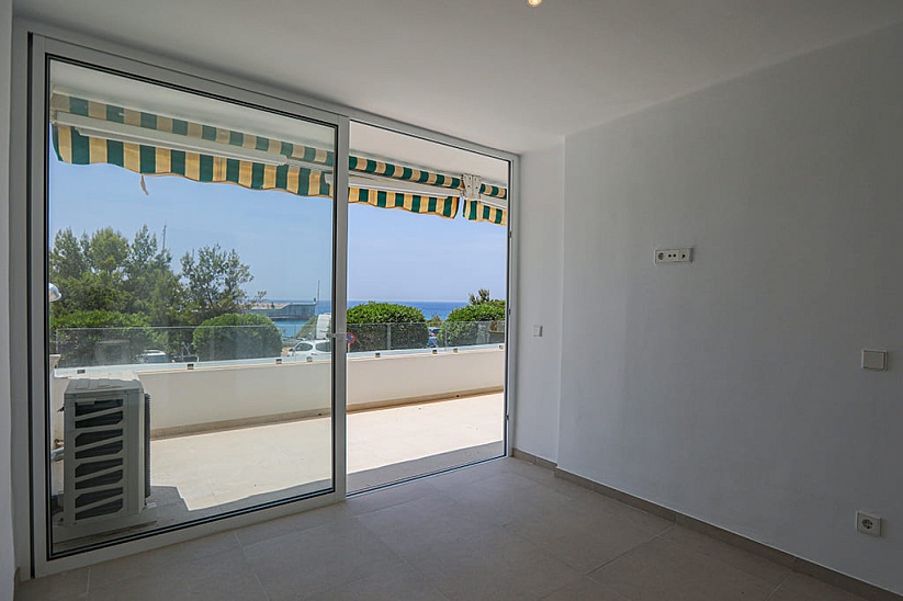 Apartamento cerca de la playa con vistas al mar en Port Adriano, El Toro