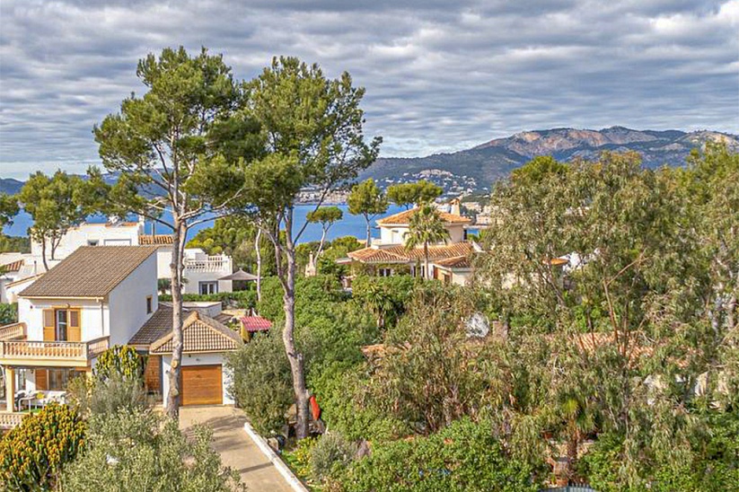 Amplia villa de estilo mediterráneo con vistas al mar en Santa Ponsa