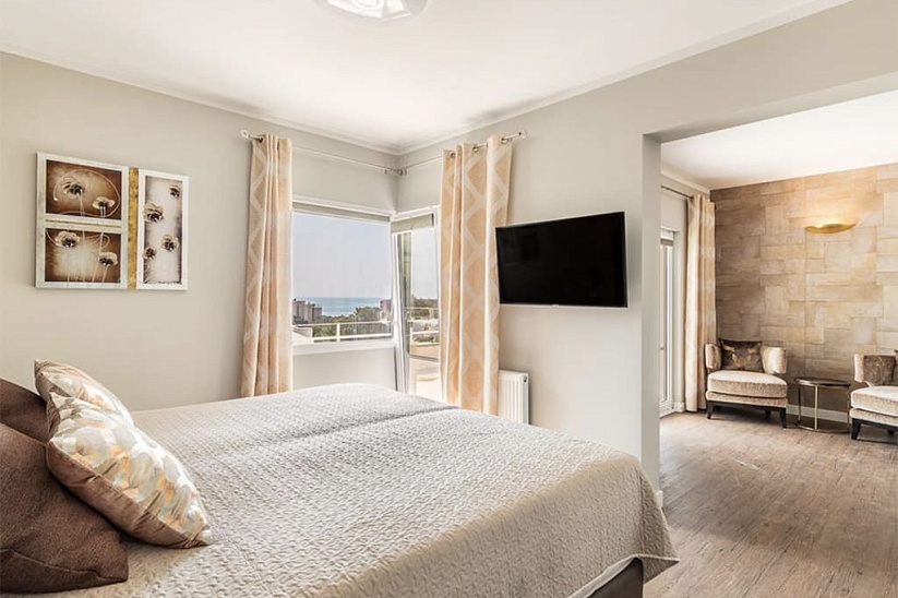 Villa de lujo de 4 dormitorios con vistas al mar en Cas Catala