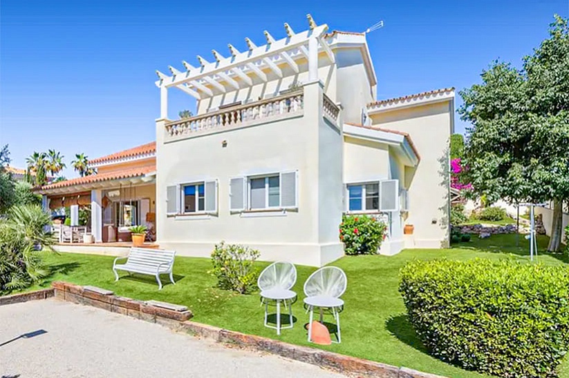 Amplia villa familiar con jardín y piscina en Nova Santa Ponsa