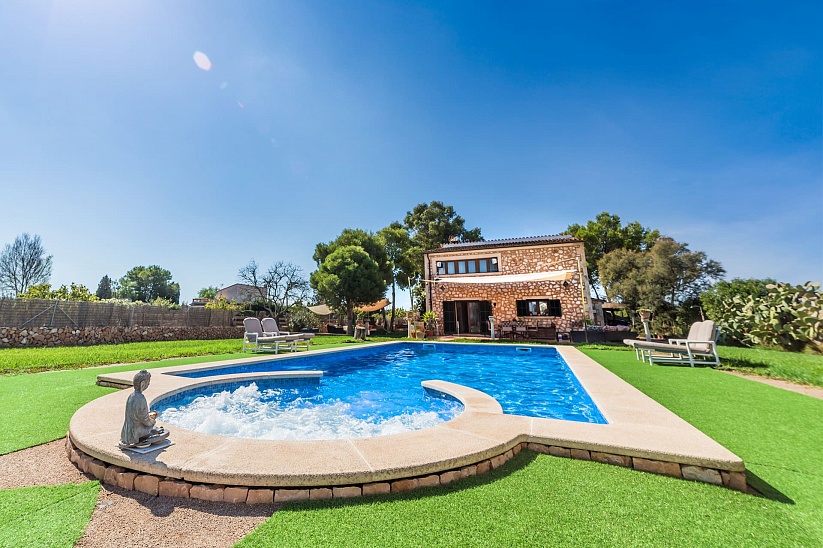 Maravillosa villa de estilo con piscina en Ses Covetes