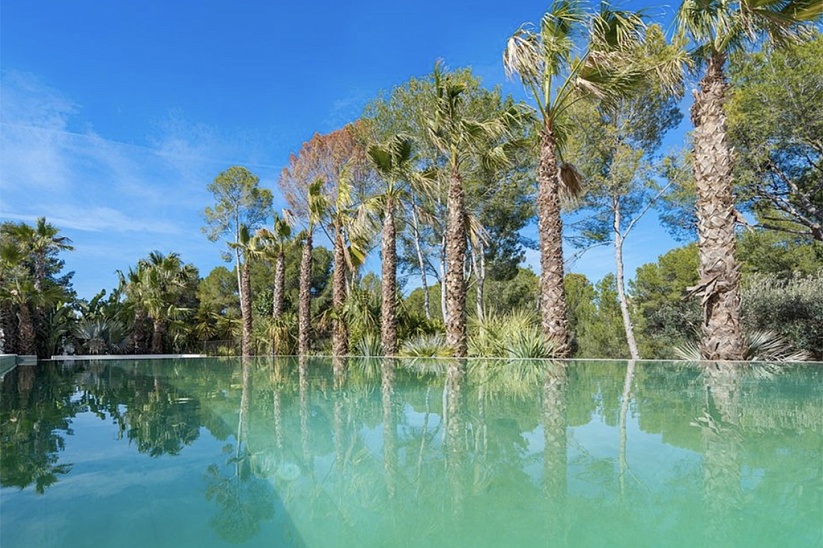 Villa de primera calidad con piscina cubierta y spa en una zona muy deseada de Santa Ponsa