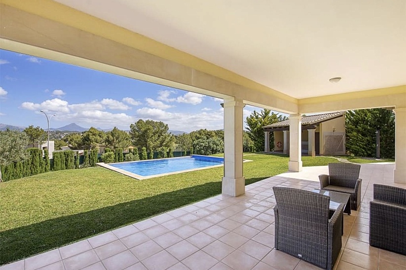 Preciosa villa con jardín y piscina en Nova Santa Ponsa