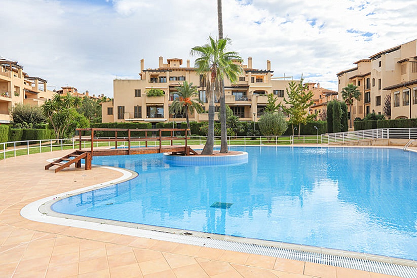 Precioso apartamento con jardín en una preciosa residencia en Puig de Ros