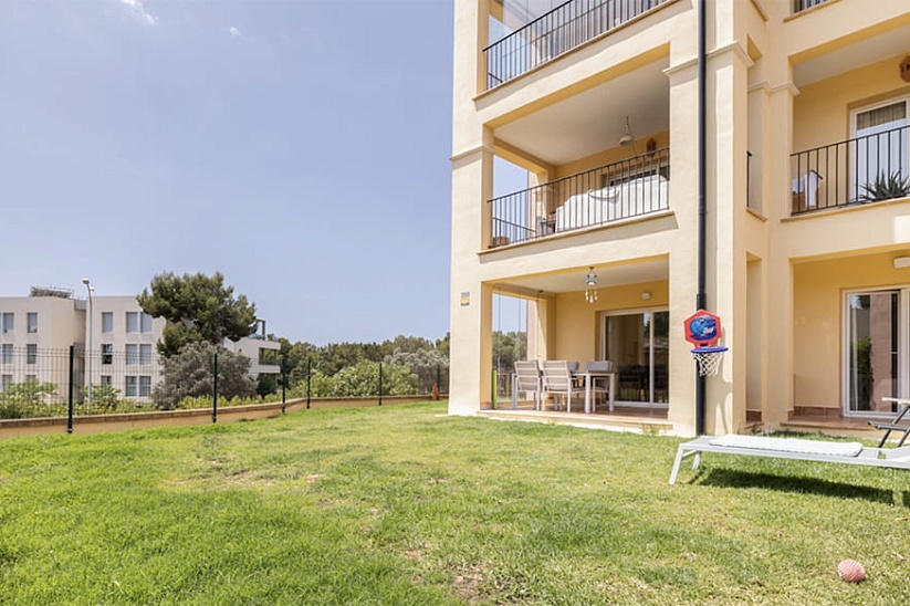 Precioso apartamento con jardín en una residencia de lujo en Nova Santa Ponsa