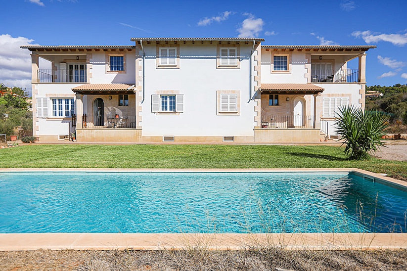 Amplia casa unifamiliar con piscina cercana en Palma, en Puntiro