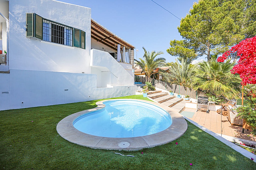 Romántica villa con piscina en zona tranquila en Costa de la Calma