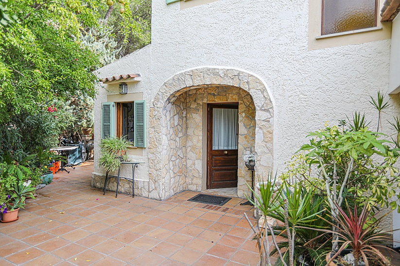 Acogedora villa con jardín y piscina en una zona tranquila en Costa de la Calma