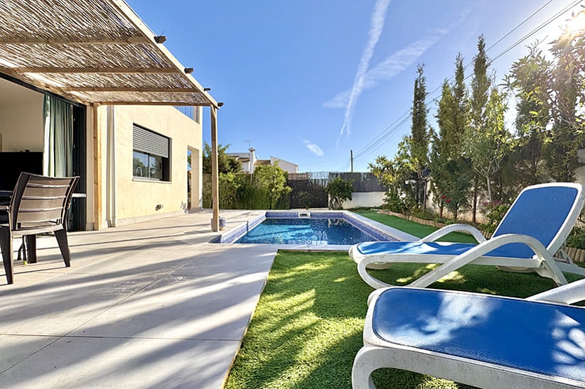 Casa moderna con piscina privada en Son Ferrer, cerca de Port Adriano