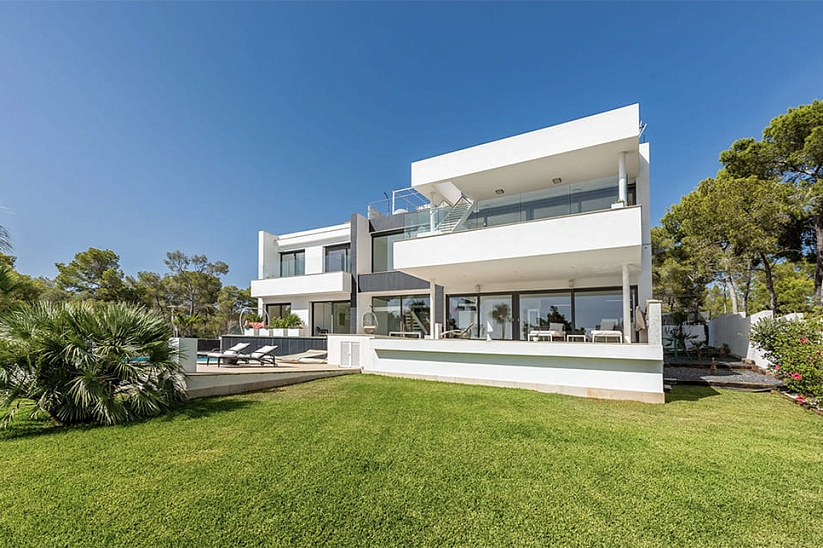 Exquisita villa de diseño con impresionantes vistas al mar en Cala Vines