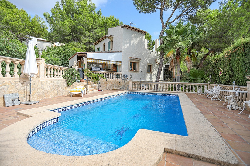 Acogedora villa con jardín y piscina en una zona tranquila en Costa de la Calma